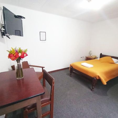 Hotel 9 De Octubre Quito Kültér fotó