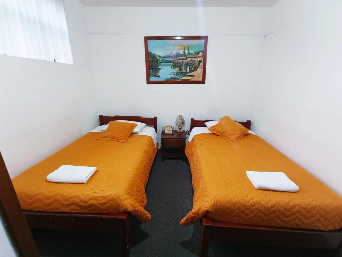 Hotel 9 De Octubre Quito Kültér fotó