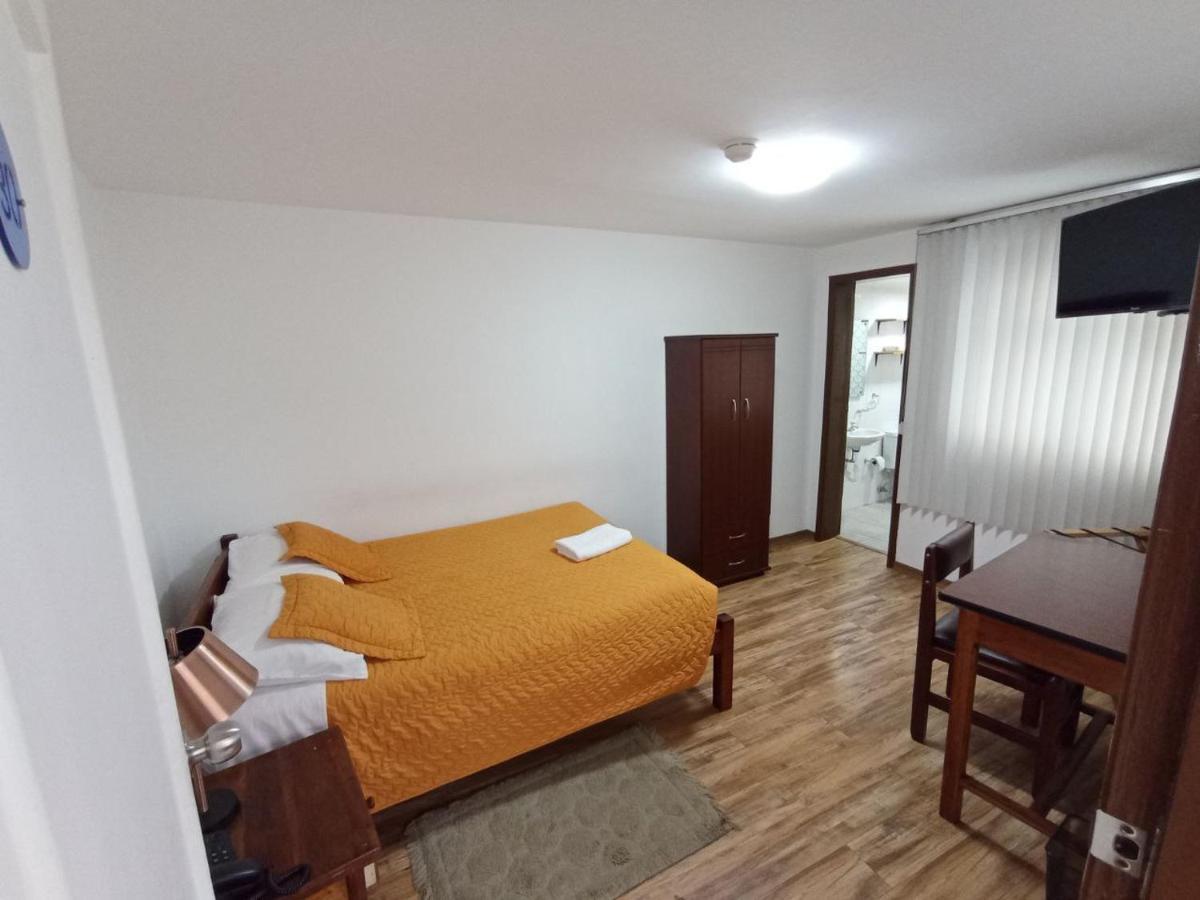 Hotel 9 De Octubre Quito Kültér fotó
