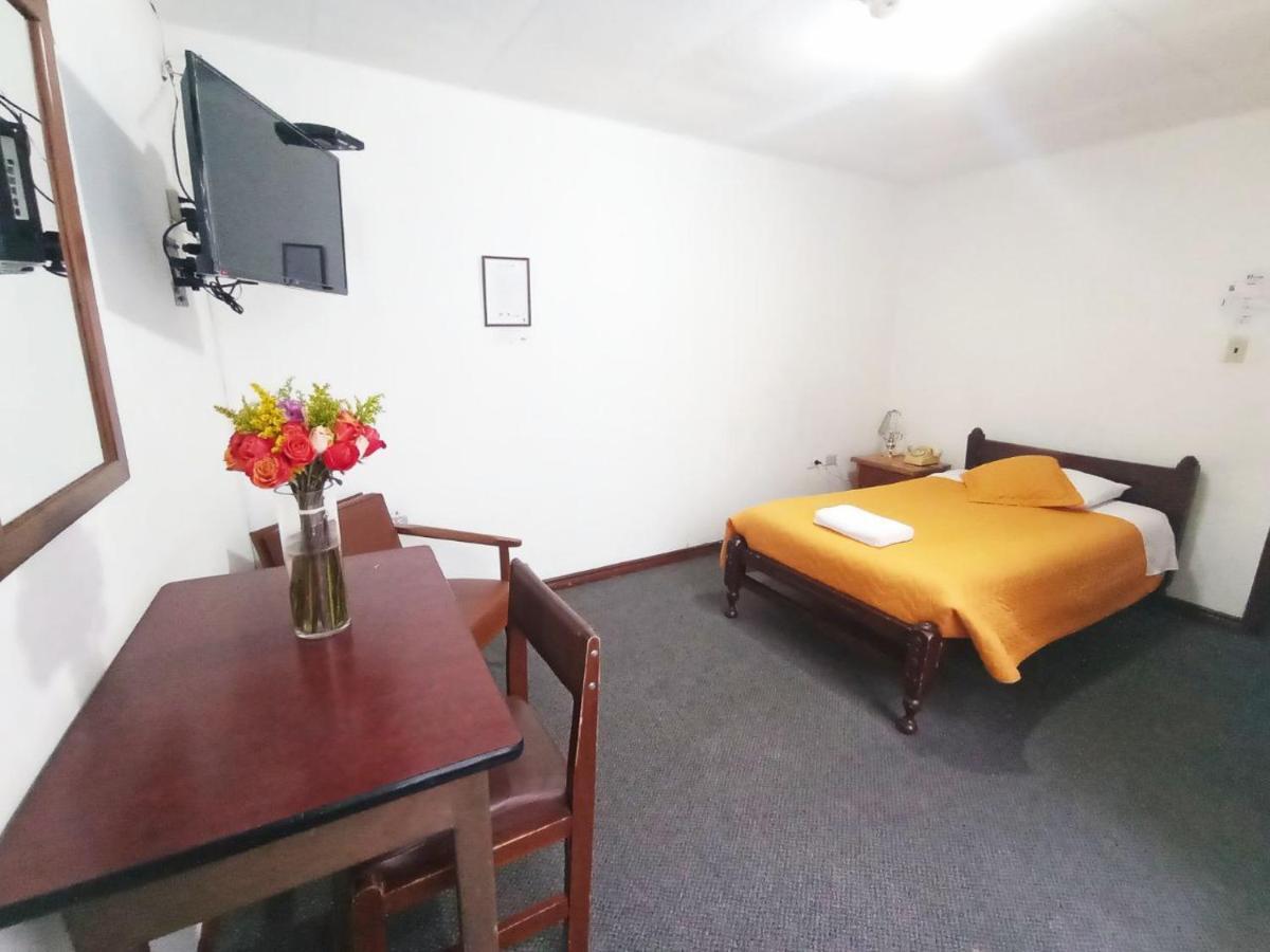 Hotel 9 De Octubre Quito Kültér fotó
